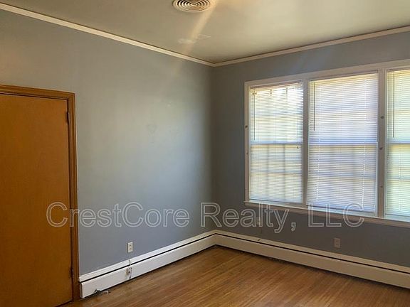 2nd image of 1046 N Evergreen St