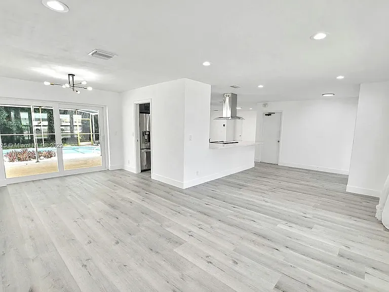 5300 SW 7th St — Photo 10