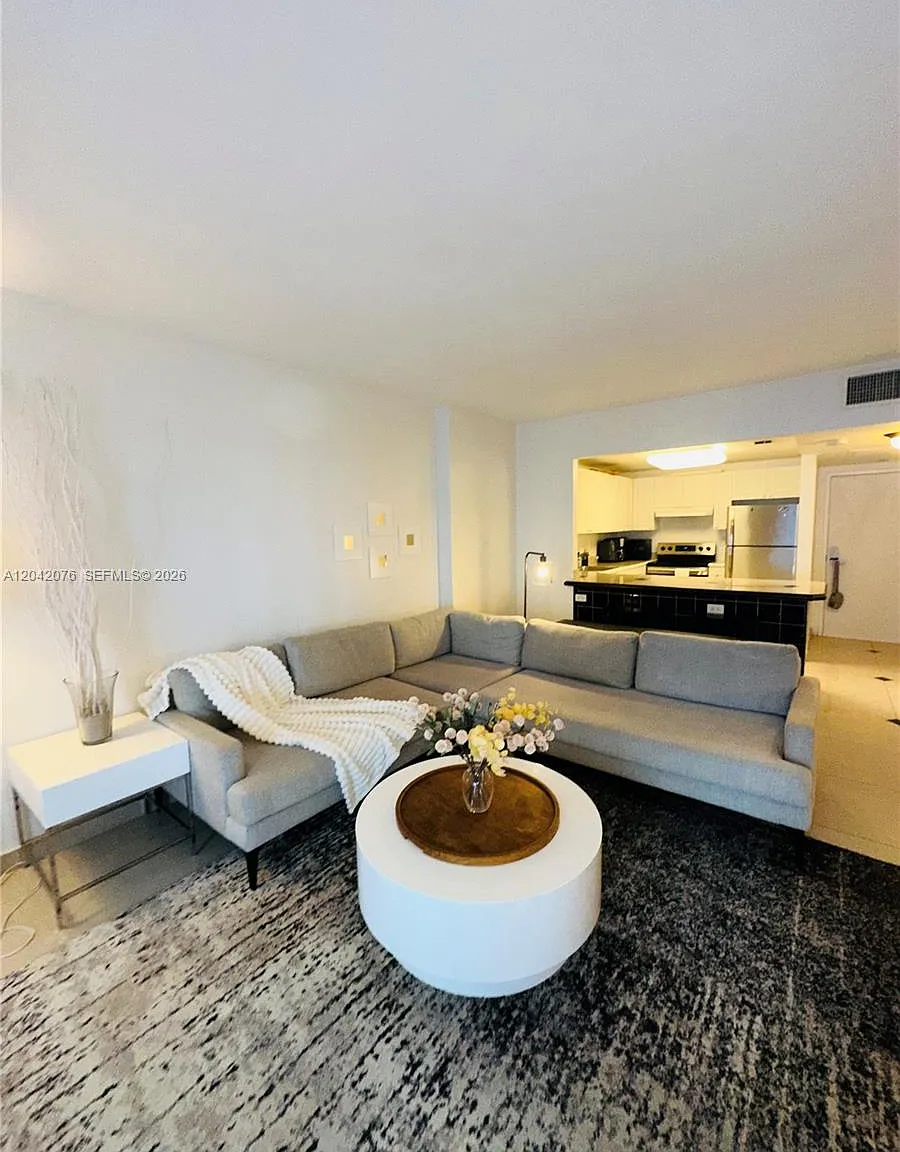 Roney Palace Condo — Photo 3