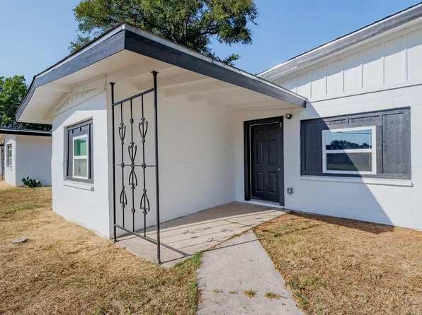 2904 4th St, Brownwood, TX 76801