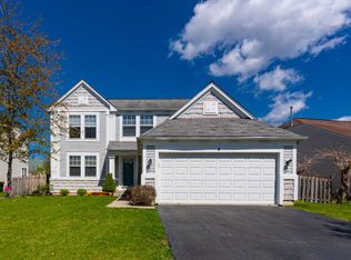 4 Raxburg Ct, Lake In The Hills, IL 60156