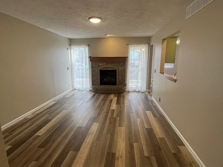 6829 S 81st St — Photo 5