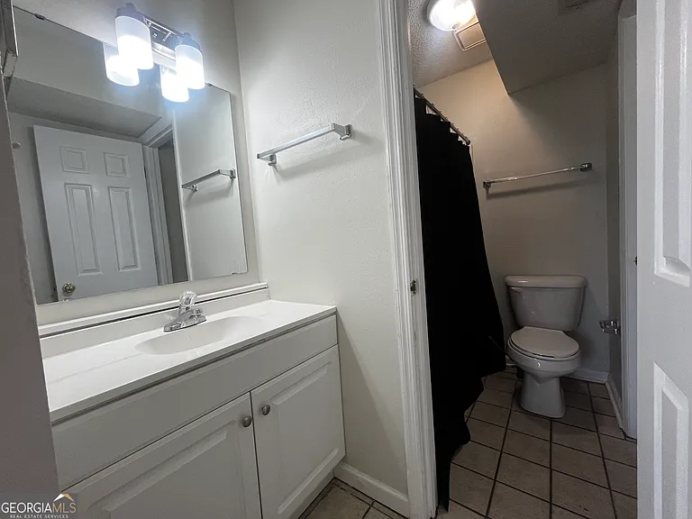2165 S Milledge Ave — Photo 4