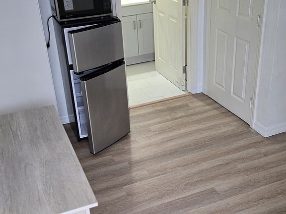 5th image of 2621 2nd Ave S #3