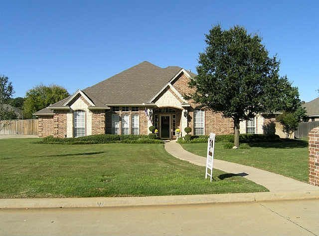 1st image of 923 Shady Creek Dr