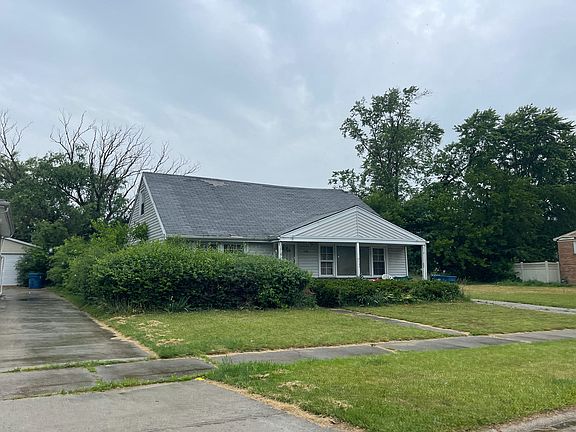 3rd image of 563 Shelley Ln