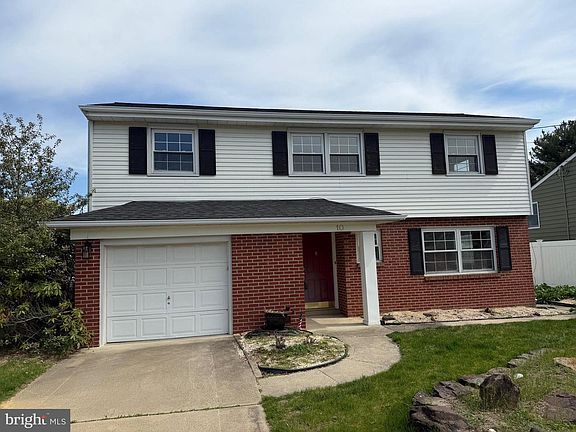 2nd image of 10 Constance Dr