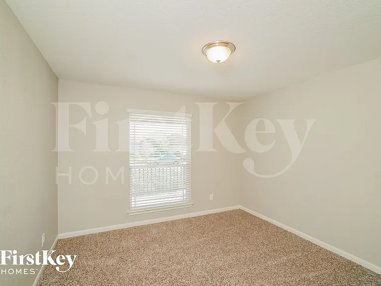 2267 Hawk Dr — Photo 11