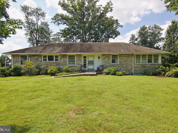738 White Pine Ln, Pottstown, PA 19464