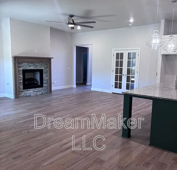 1902 Hollow Crest Ct — Photo 15