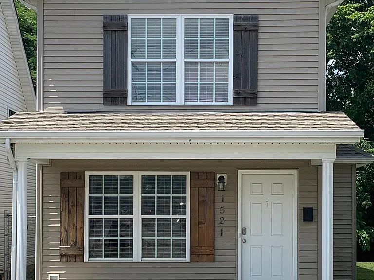 1521 Kenton St — Photo 2