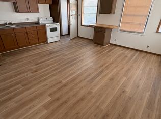 930 W 3rd St, Waterloo, IA 50701