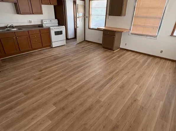 930 W 3rd St, Waterloo, IA 50701