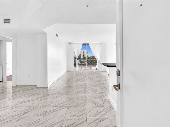 3rd image of 18800 NE 29th Avenue #505