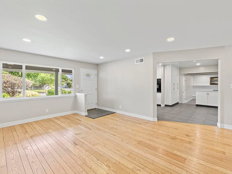 2506 Ardilla Ct — Photo 5
