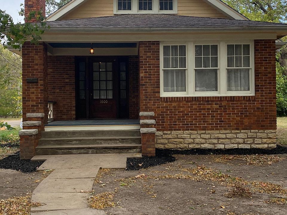 2nd image of 1600 SW Oakley Ave