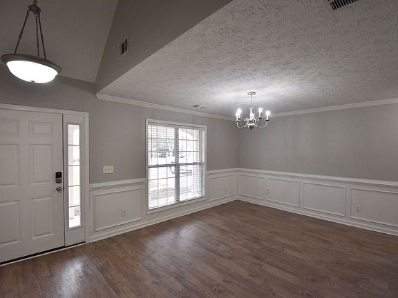 5th image of 3032 Lincoln Log Way