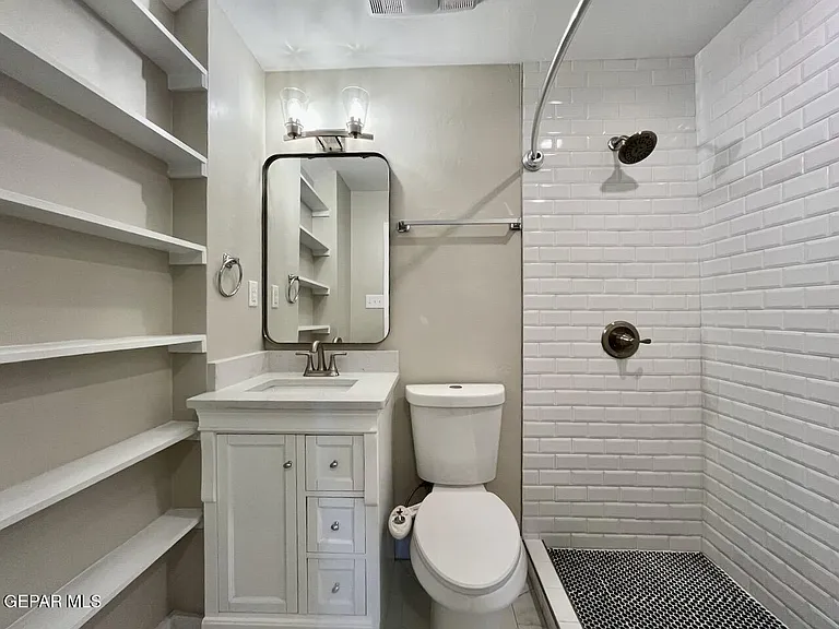 401 Blacker Ave #B — Photo 17