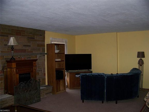 4th image of 47180 Tomahawk Dr
