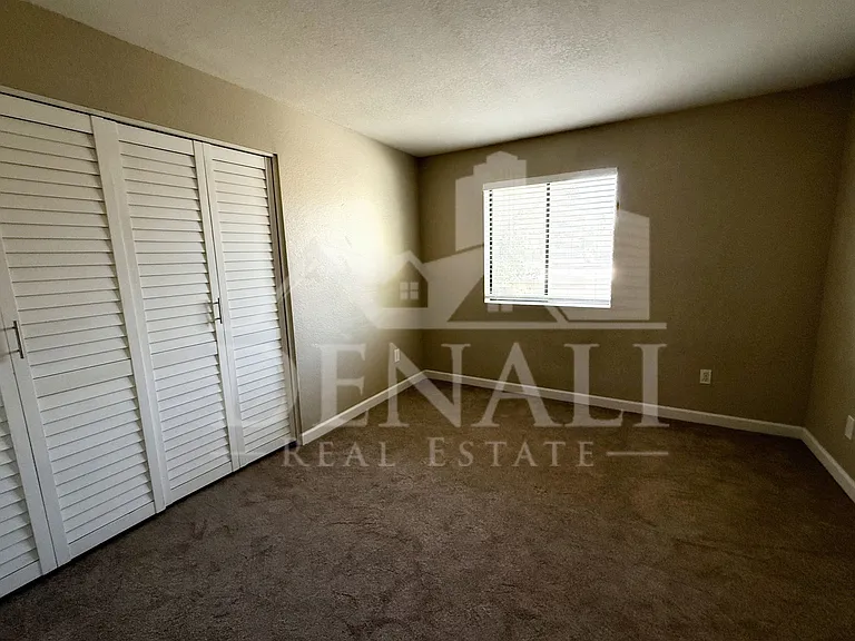 1529 E Edgewater Dr — Photo 17