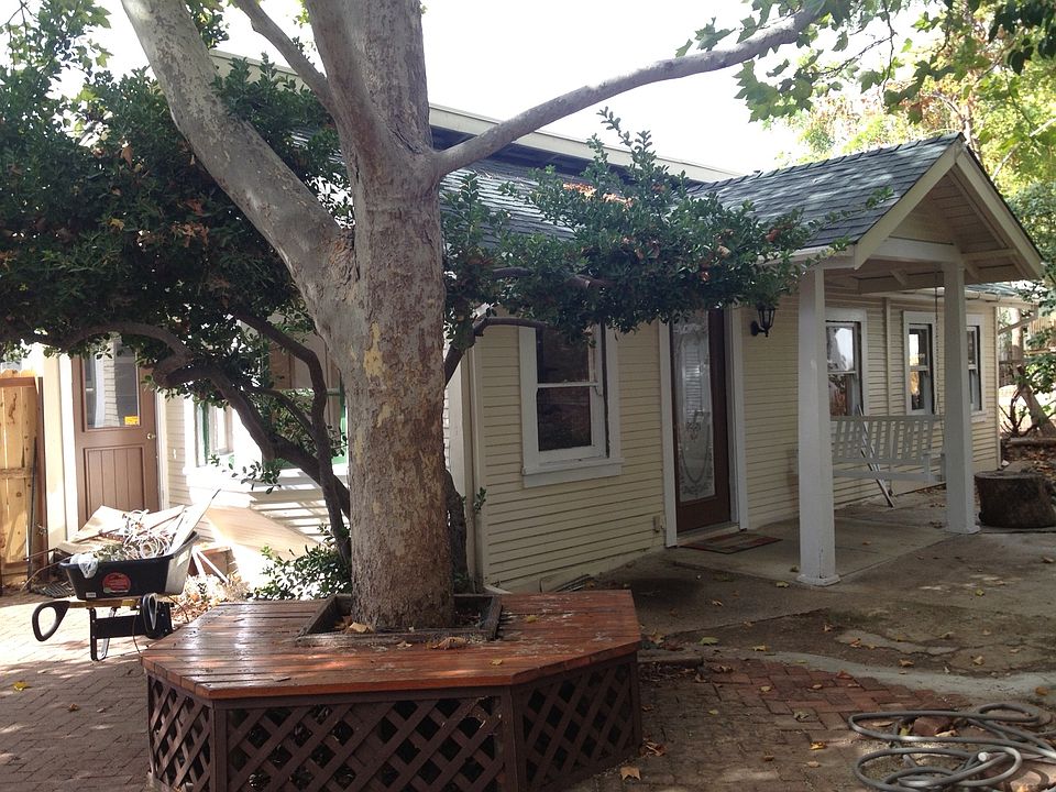 1st image of 6 N Poplar St