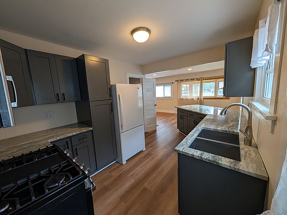 3rd image of 172 Wildmere Rd