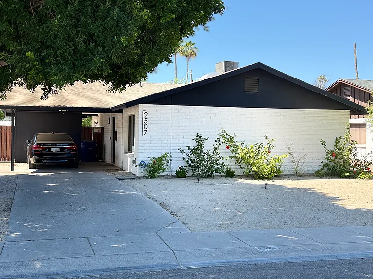 2507 E Manhatton Dr — Photo 1