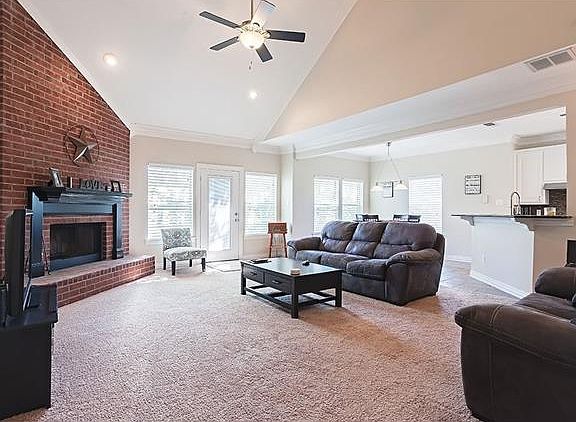 3rd image of 102 Mayflower Ct