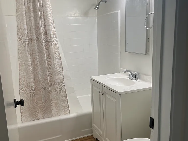 1029 N Euclid Ave #1 — Photo 5