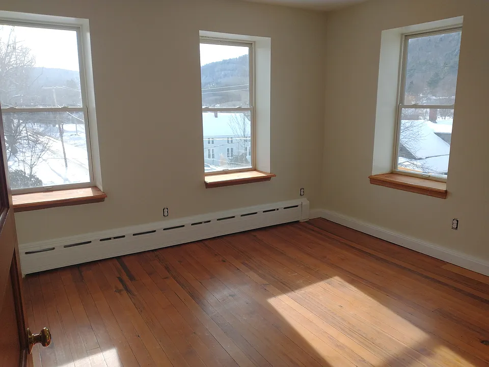 Corner bedroom 1