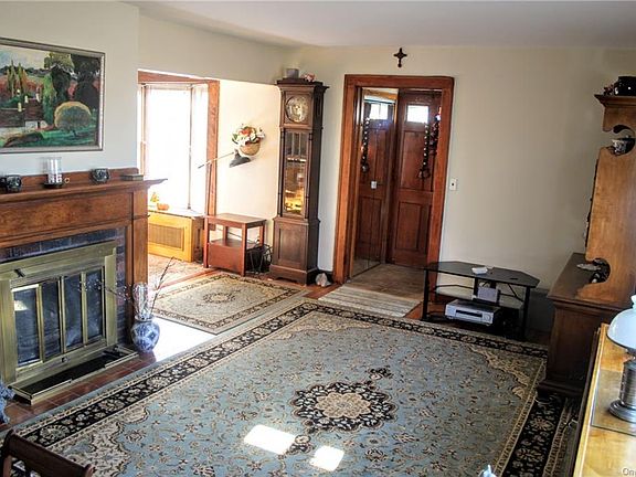 3rd image of 19 Willis Ave