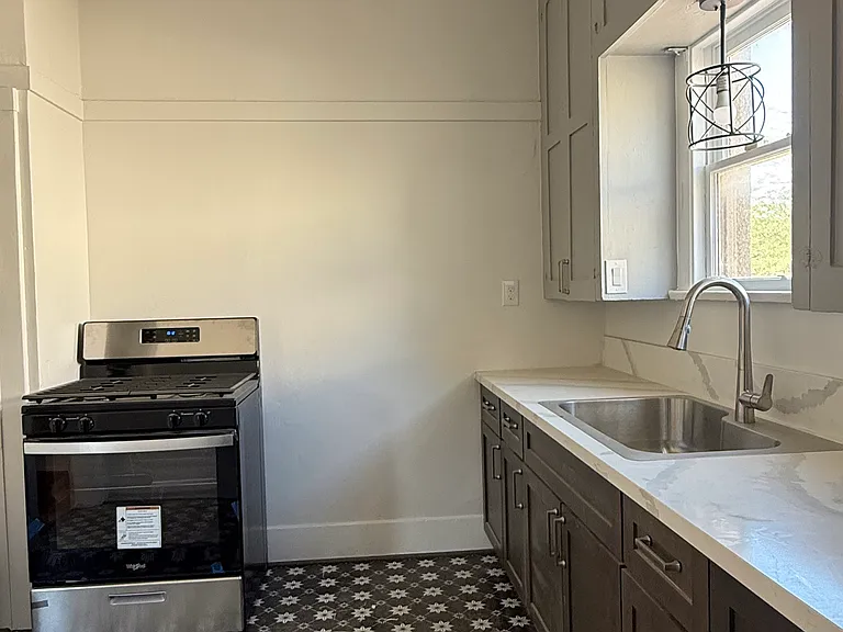 110 N Tyndall Ave — Photo 8