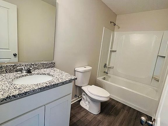 2nd image of 3519 Park Crest Ln