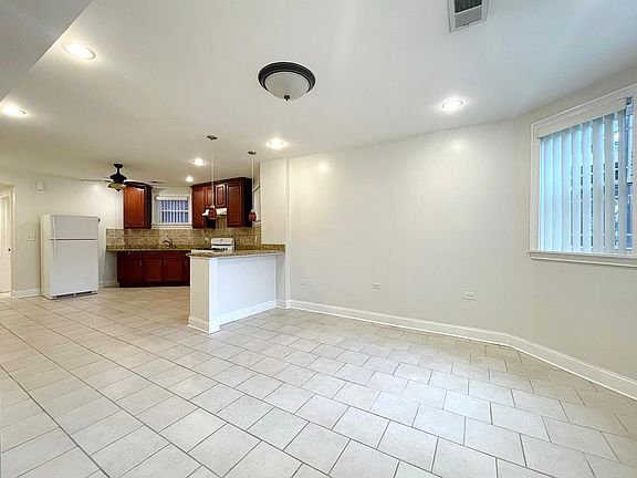2nd image of 2449 N Avers Ave #B