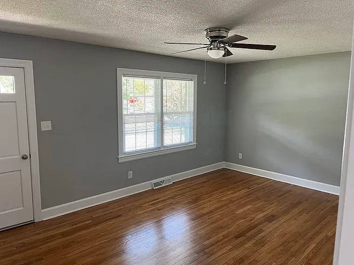 1305 Colonial Ave NW — Photo 4