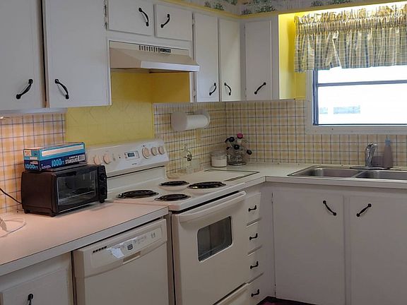 5th image of 5145 E Bay Dr #230