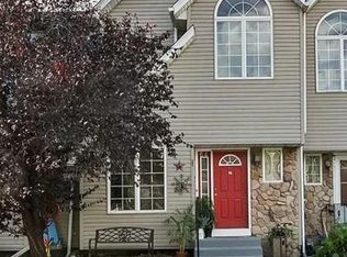 64 Roundtree Ct, Beacon, NY 12508