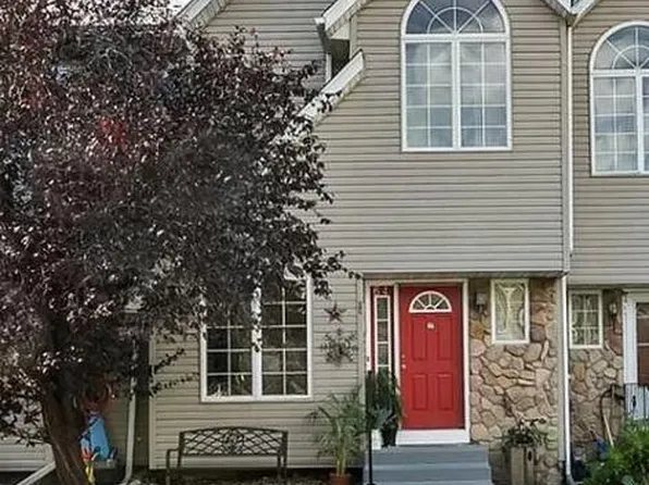 64 Roundtree Ct, Beacon, NY 12508