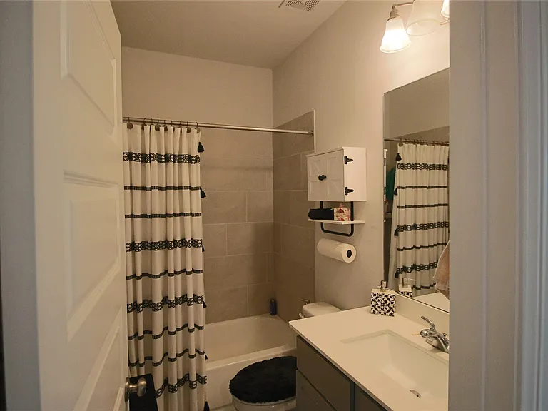 24727 Tanoureen Dr — Photo 31