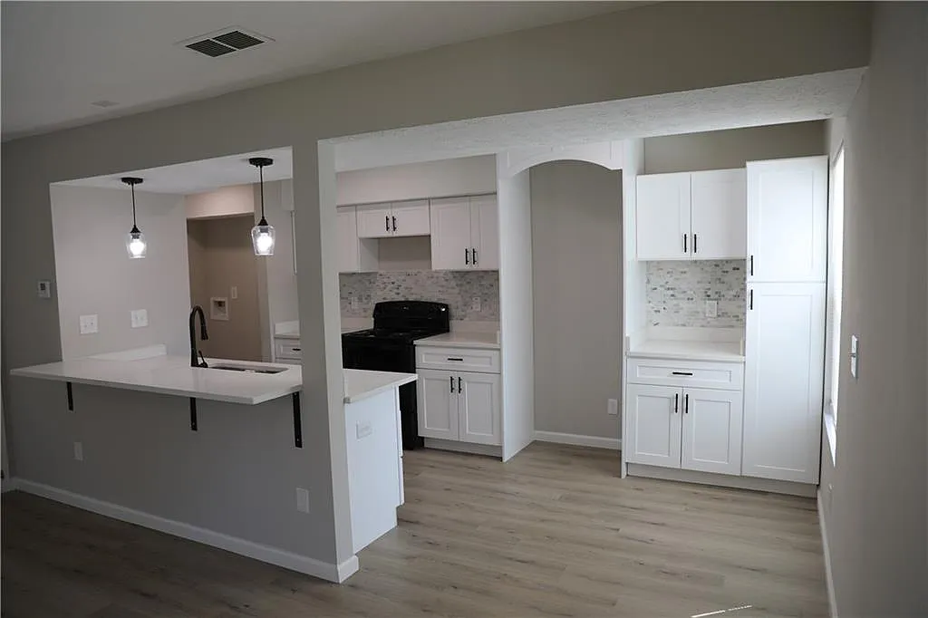 2 bed, 1.0 bath, 882 sqft, $1,800 — Photo 3