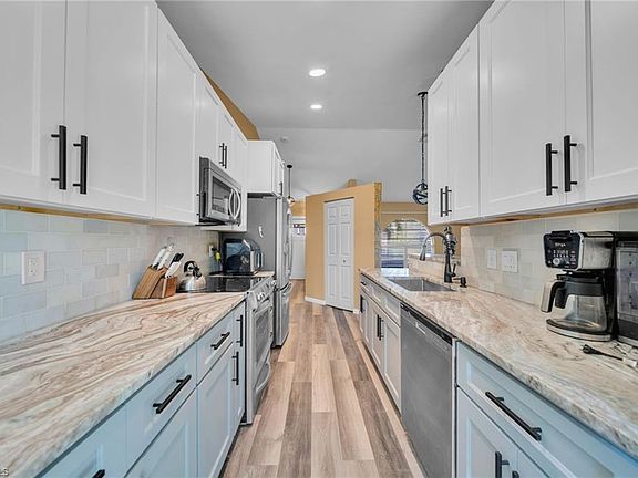 4th image of 18249 Linden RD