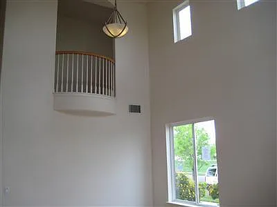 4 bed, 3001 sqft, $2,600 — Photo 3