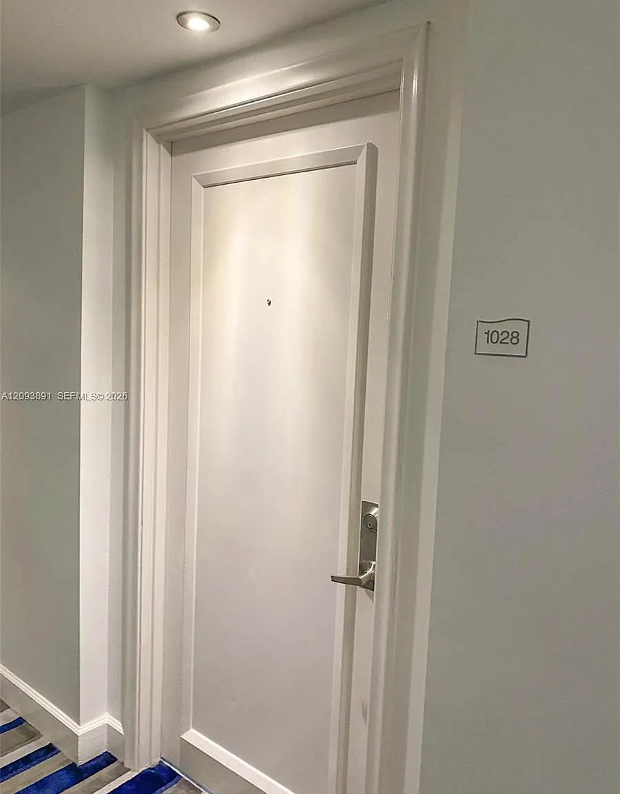 Venture At Aventura East — Photo 2
