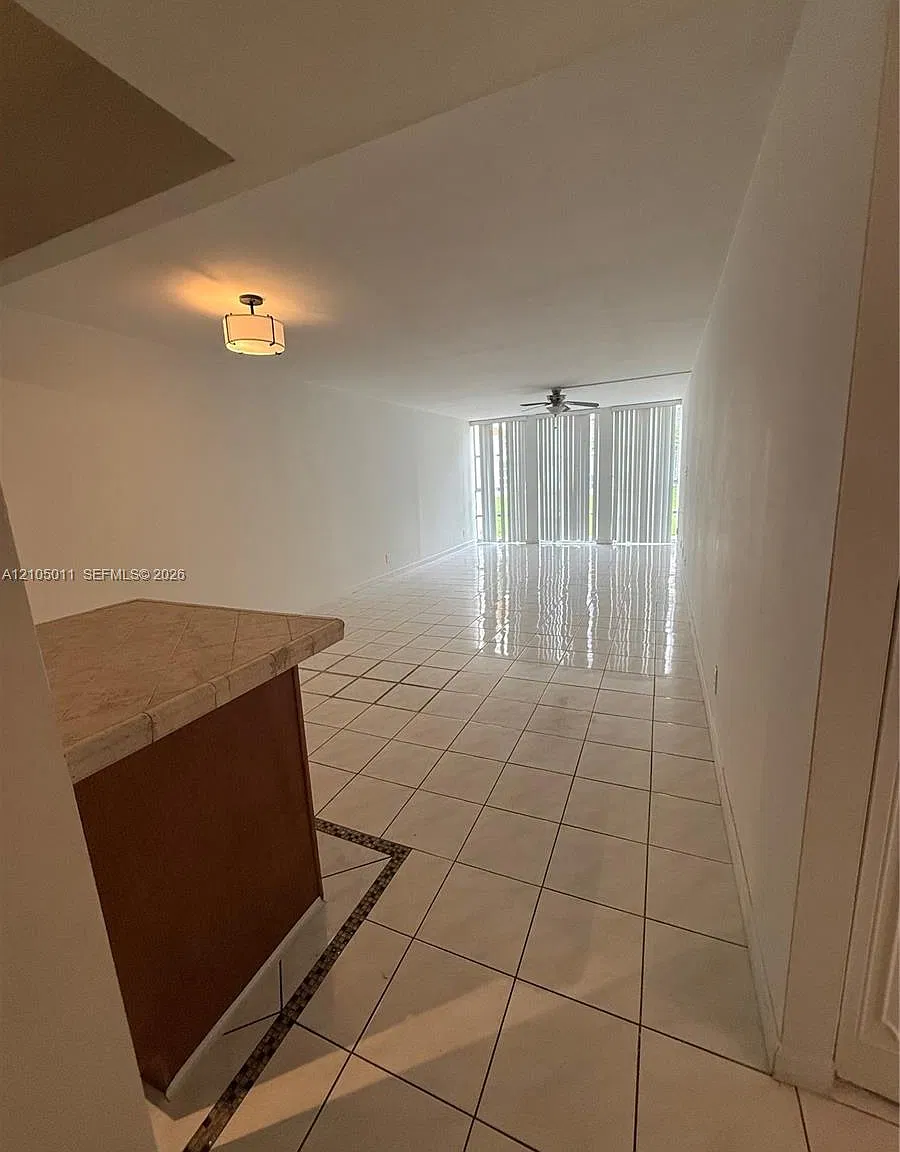 Desoto Park Condo — Photo 2