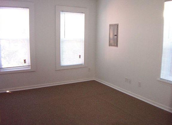 4th image of 215 Buckingham Pl APT 3