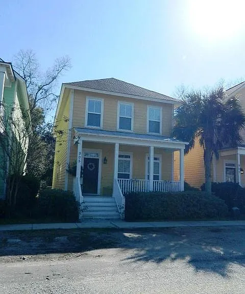 905 12th St — Photo 1