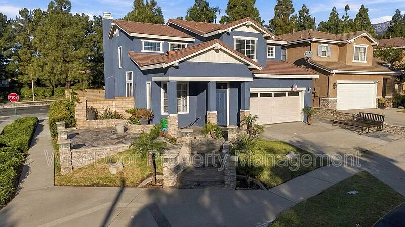 4 bed, 2.5 bath, 2300 sqft, $4,999 — Photo 3