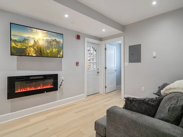504 Stewart Ave — Photo 172