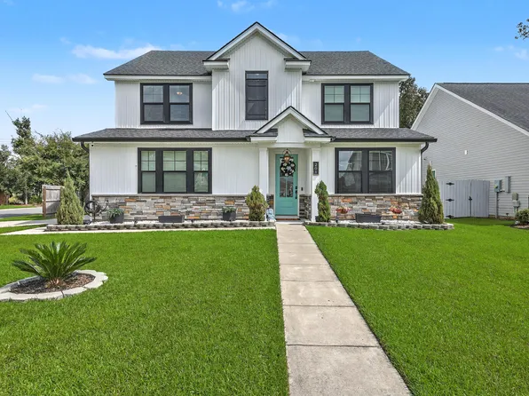 201 Whirlaway Dr, Moncks Corner, SC 29461