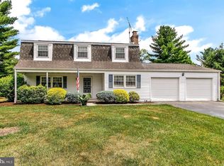 16 Lake View Dr, Gettysburg, PA 17325